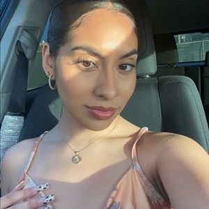 Meet your Posher, Cynthia